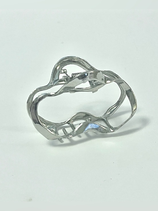 Accessories - Silver Wavy Metal Hair Claw Clip